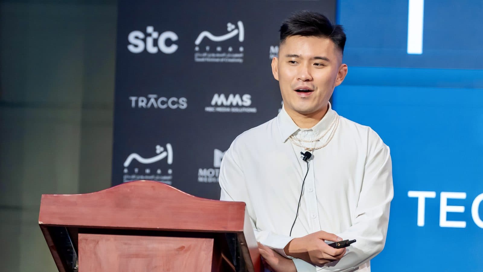 Hanting Zhu speaking on stage
